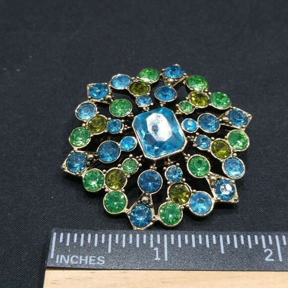 Vintage LIZ CLAIBORNE Green Blue Rhinestone Brooch, Snowflake Design, 2 Inches - Picture 5 of 7